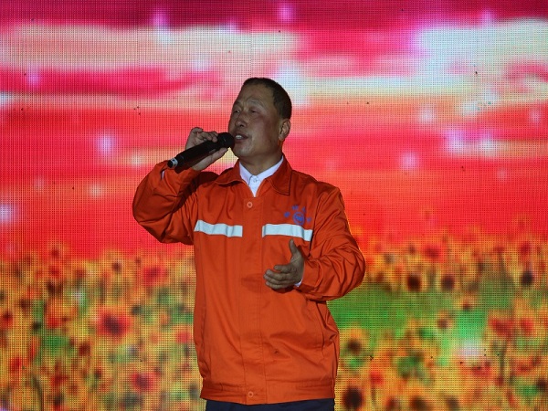 2016061515111465974675924092688.jpg 环卫工人歌唱.jpg